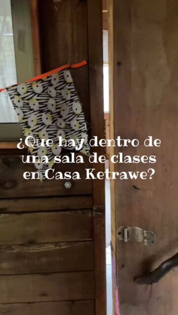 En Casa Ketrawe, cada sala tiene su propia calidez. 🌿
La pizarra, las lanas, las maderas y las pequeñas creaciones de los niños dan vida a espacios preparados con cariño, donde cada detalle acompaña el aprendizaje, la creatividad y el desarrollo de los niños y niñas.
Aquí, las manos también aprenden, crean y descubren. 🧶
Así se vive la pedagogía Waldorf en Casa Ketrawe, en conexión con los ritmos de la infancia y el valor de hacer con sentido.
#casaketrawe #pedagogiawaldorf #cajondelmaipo